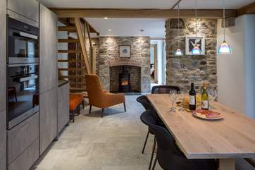 The open plan feel to the kitchen and dining area is fabulous.