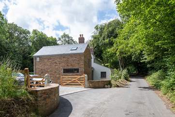 Located down a beautiful leafy lane. What a pretty spot.