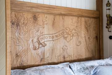The utterly unique headboard - how magical!