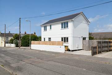 Little Gables is located by the main road, which leads into the village of Illogan so please do keep a close eye on children and dogs.