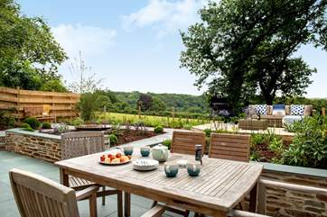 Enjoy al fresco dining in the pretty garden with the countryside setting providing the most glorious backdrop.