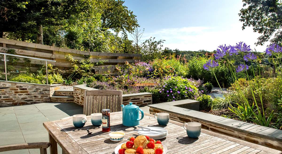 Enjoy al fresco dining in the pretty garden with the countryside setting providing the most glorious backdrop.