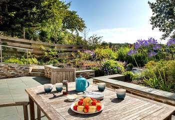 Enjoy al fresco dining in the pretty garden with the countryside setting providing the most glorious backdrop.