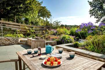 Enjoy al fresco dining in the pretty garden with the countryside setting providing the most glorious backdrop.