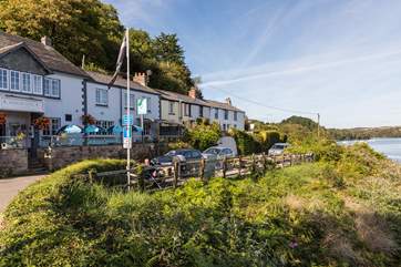 The renowned Heron Inn is a short stroll away.