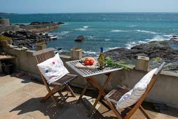 Relax to the sound of the sea.