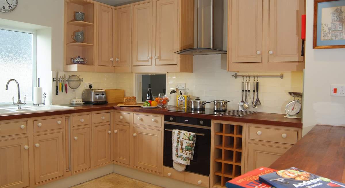 There is a high quality fitted kitchen.