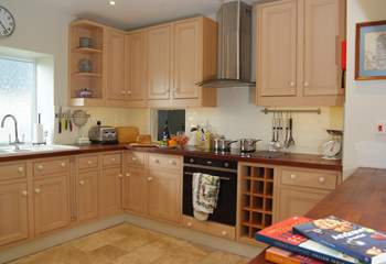 There is a high quality fitted kitchen.