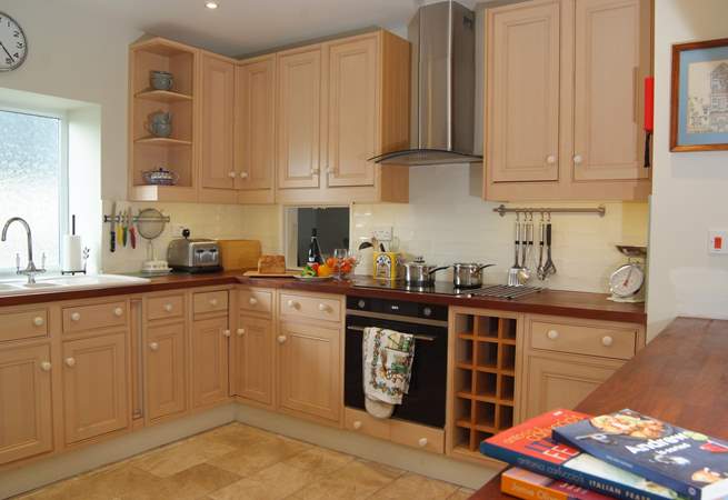 There is a high quality fitted kitchen.