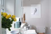 Another view of the en suite shower-room.