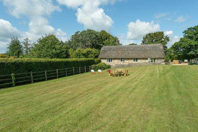 Old Sandpitts Lodge is an historic stone and thatch building with a lovely south-facing garden.
