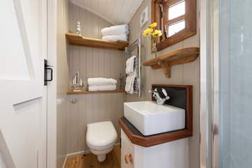 In true luxury glamping style, there is, of course, a stylish en suite shower-room.