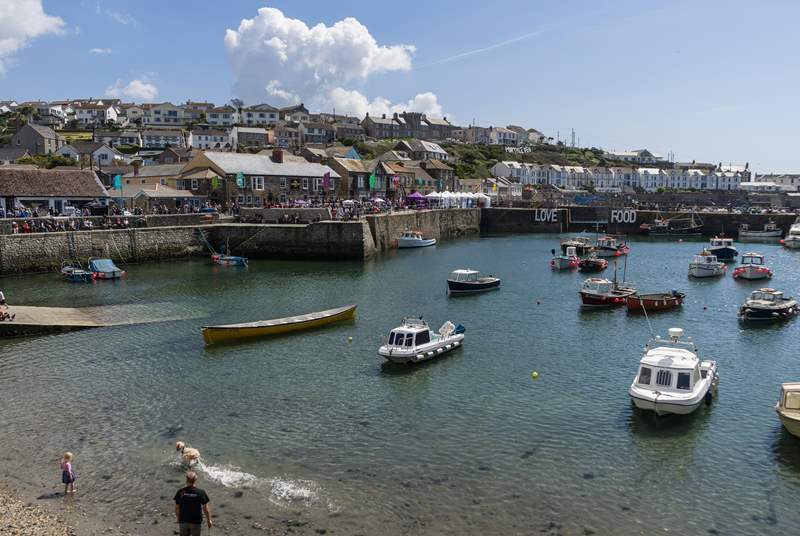 Enjoy a day or evening out in Porthleven. Watch the boats 'bobbing' about in the harbour, and then enjoy a lunch or dinner in one of the harbour restaurants. 