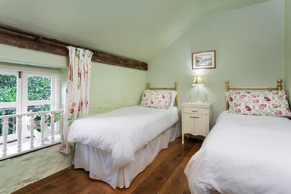 Bedroom 4 has twin beds.