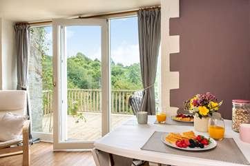 Mealtimes will be a treat with such a relaxing view.