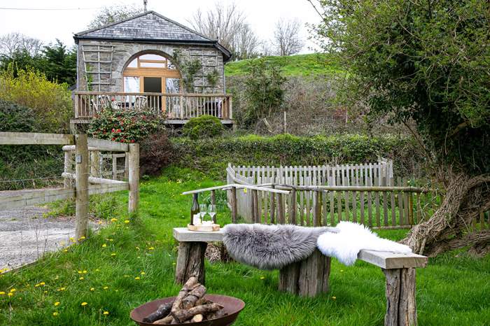 The Cider House,Sleeps 4 + cot, 5.2 miles NW of Whitsand Bay