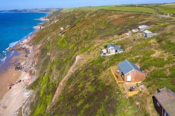 Panorama (the cabin in the middle of the front row), its location and view is sure to 'wow' you. What an unbeatable setting.
