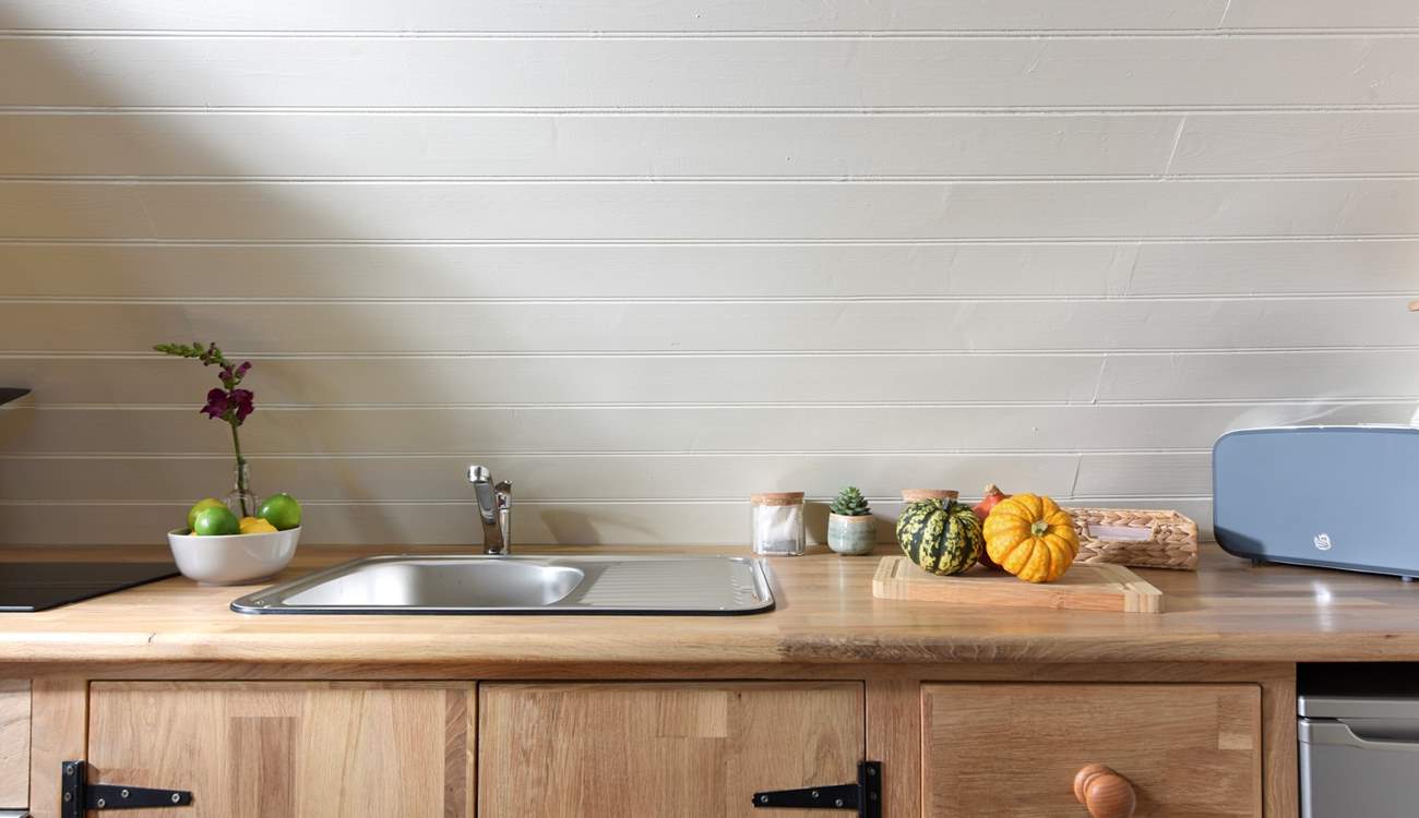 Plenty of space for you to prepare a scrummy supper.