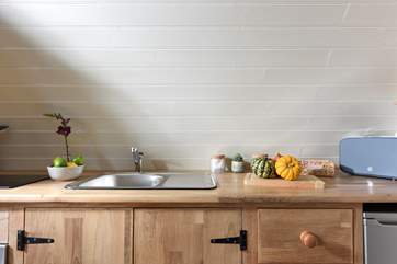 Plenty of space for you to prepare a scrummy supper.