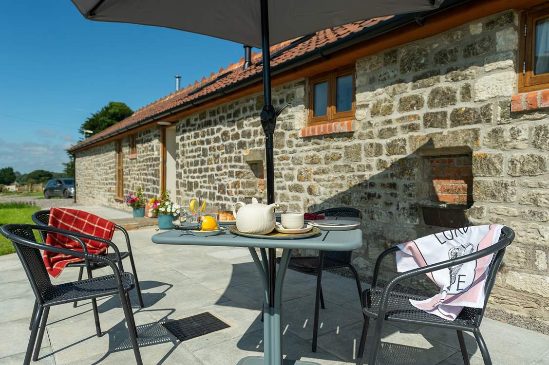 Eating al fresco is a delight.