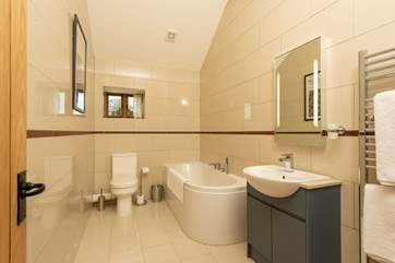 This is the fabulous family bathroom.