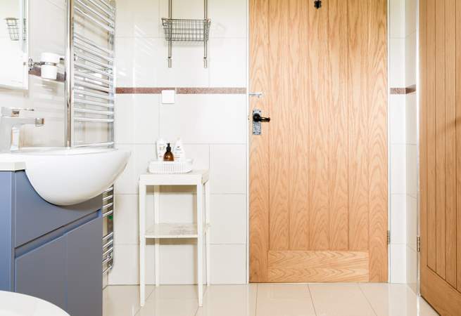 Lots of natural light in the bathroom