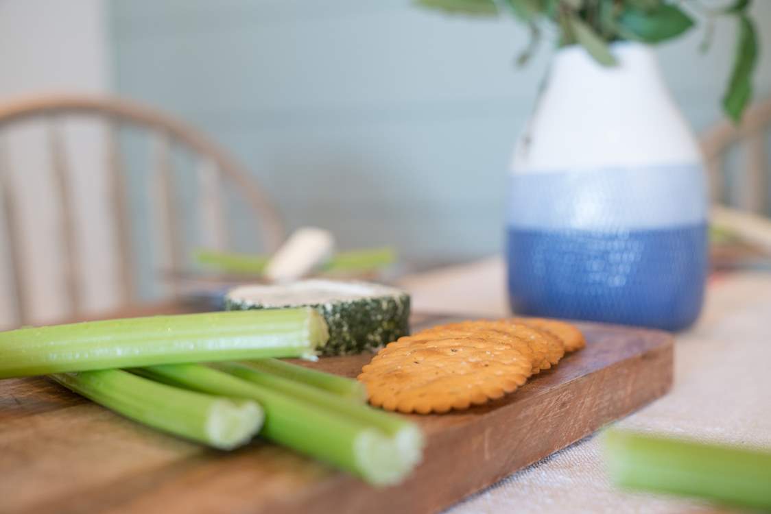 Just a ten minute walk away is the seafront where you will find plenty of cafes and restaurants should you chose to dine out.