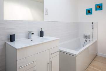 Enjoy a spot of 'me' time in this lovely bath.