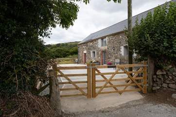Welcome to Swallow Cottage. What a pretty sight on arrival.