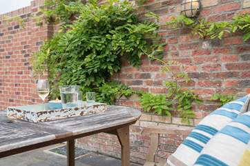 Dine al fresco for lunch or supper.