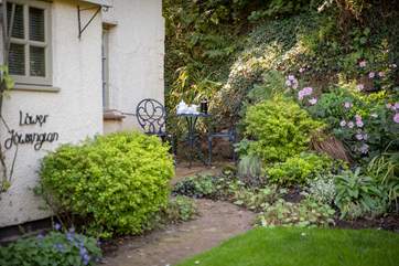 Welcome to Lower Towsington Cottage. Enjoying your morning coffee and a paper is easily done is this secluded and quiet spot.