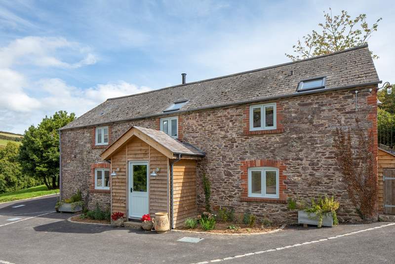 Burr Barn has been renovated to the highest of standards both inside and out. This brand new cottage is the perfect holiday home whatever the occasion.