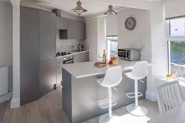 The well-equipped kitchen has everything you need, and much more, to create that perfect meal.