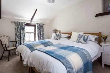 The light and very charming twin bedroom.