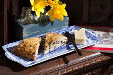 Afternoon tea in the sun, how lovely.