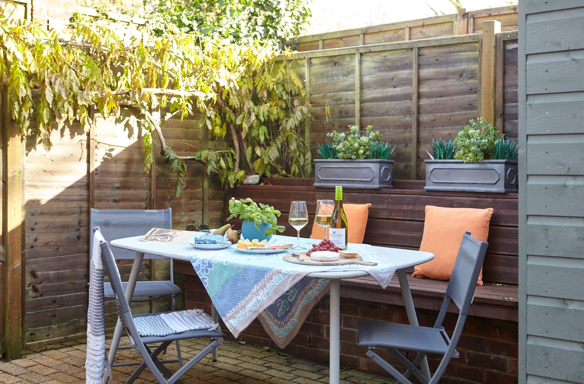 Enjoy the Island's fresh air in this calm and enclosed patio.
