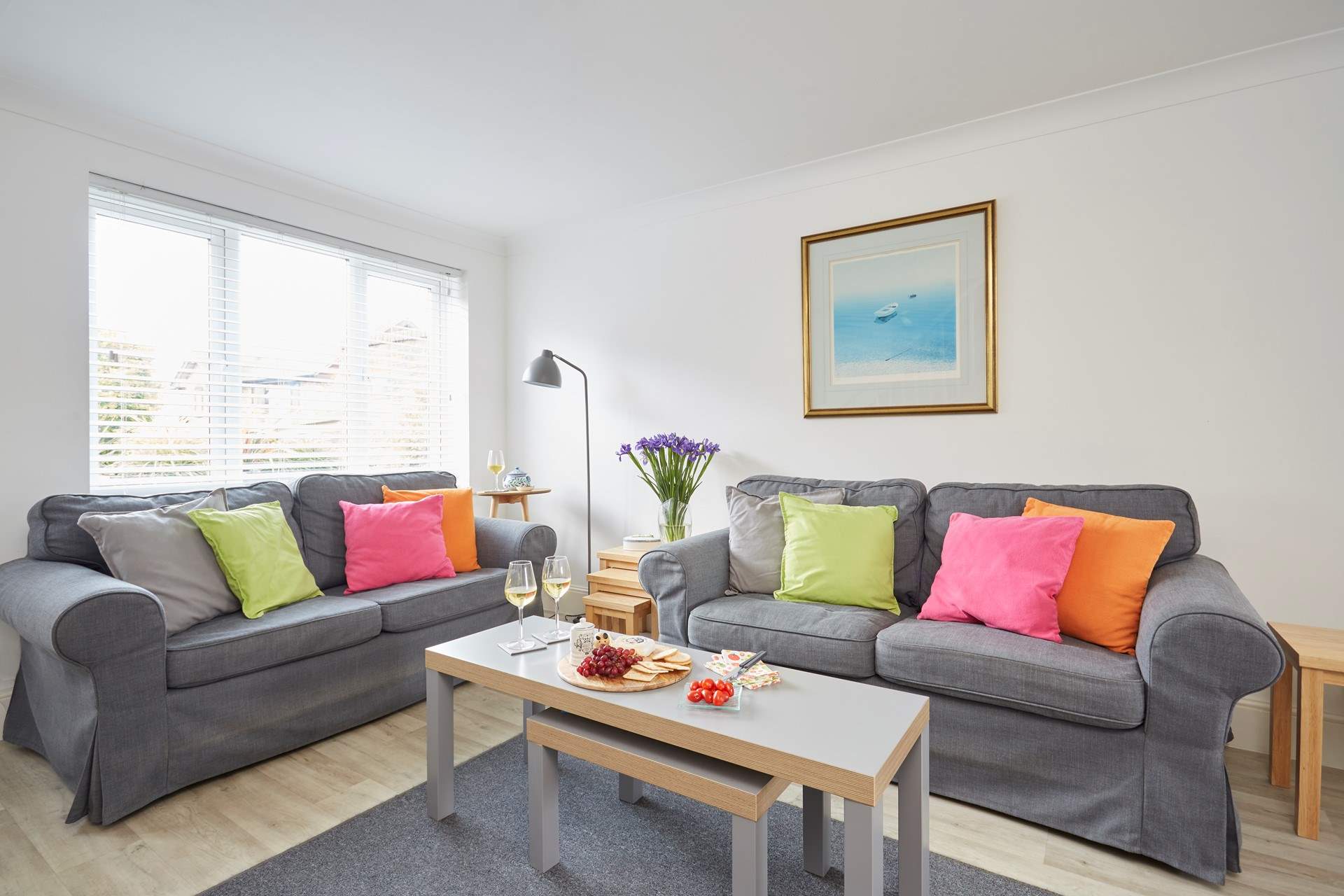 The inviting living-rooom at Pebbles.