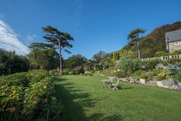 The owners live next door and their garden joins The Shute. Please note the gardens are not completely secure so take care if you bring your dog.