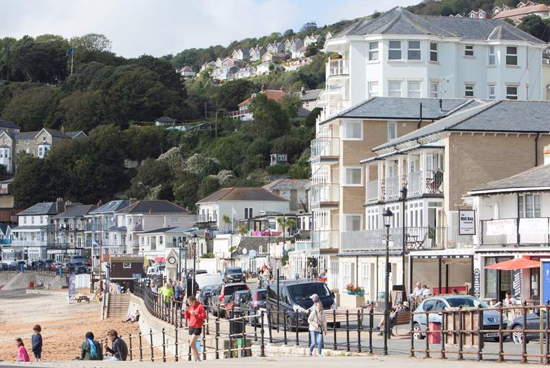 Ventnor seafront has a wide choice of cafes and restaurants. 