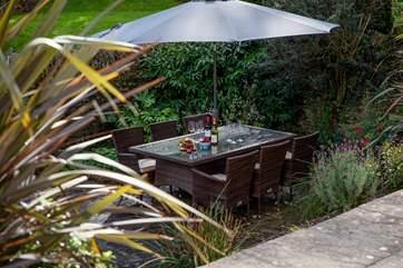 What a fabulous spot to enjoy a touch of dining al fresco.