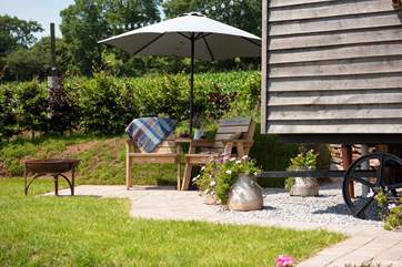 Sit back and relax al fresco.