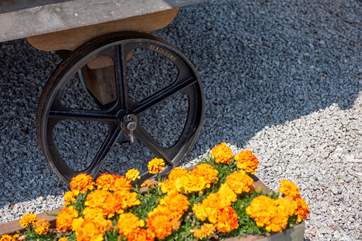 Pretty flowers surround the hut.