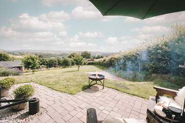 Light the fire pit and enjoy cooking alfresco!