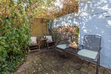 What a charming little courtyard garden to sit in and enjoy a spot of sun with a glass of something tasty.