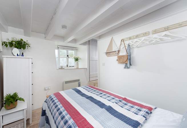 Another view of the single room.