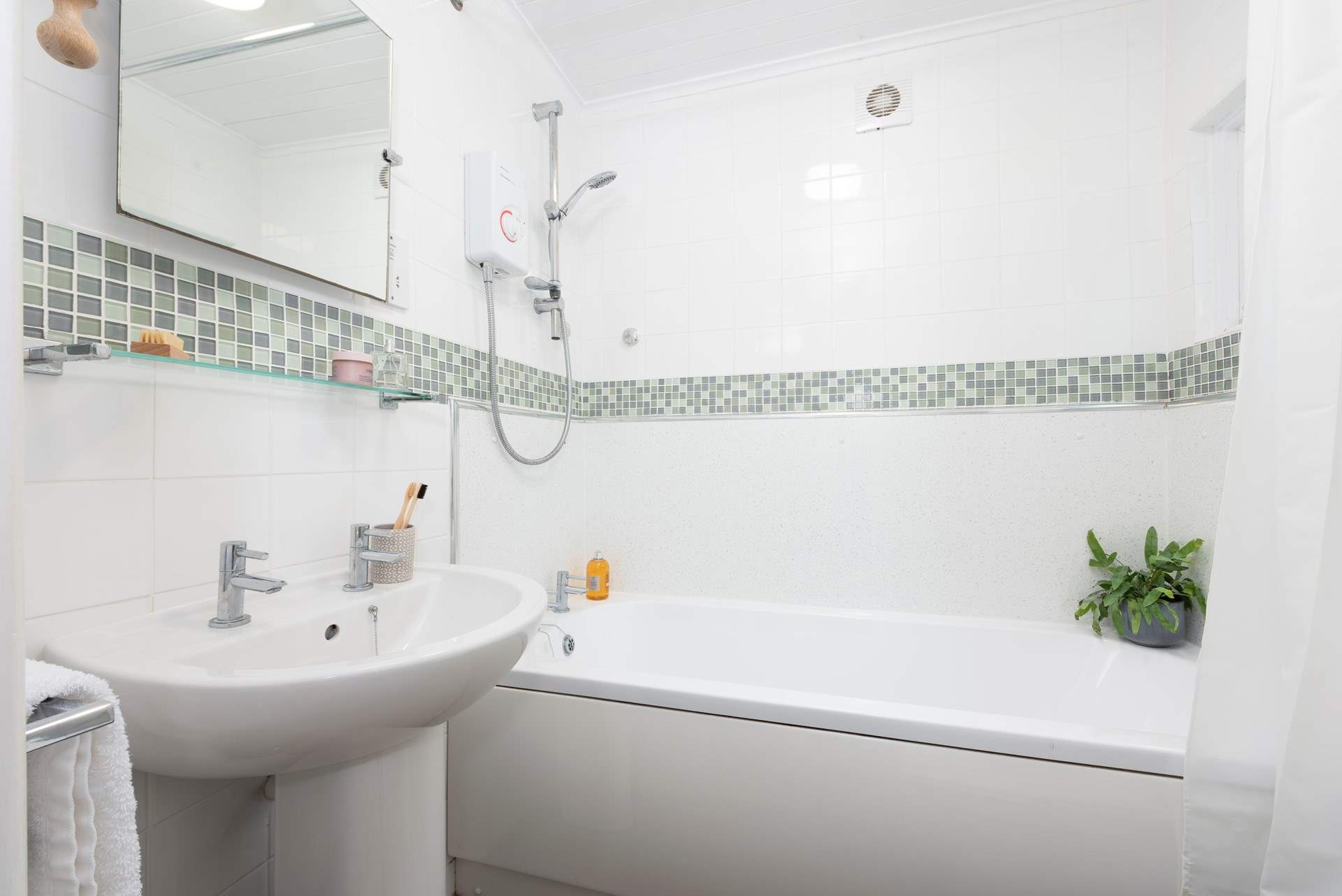 The family bathroom on the second floor - perfect for rinsing sandy toes.