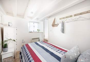 Another view of the single room.