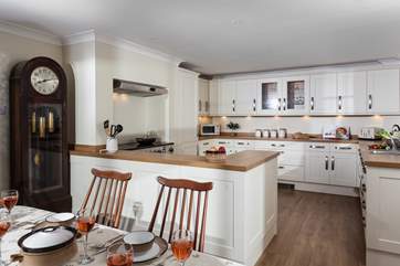 The sociable kitchen/dining-room.