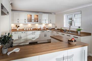 The kitchen is very well-equipped.