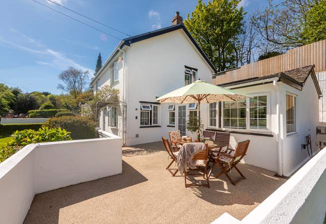 Enjoy long relaxing lunches at this suntrap. 